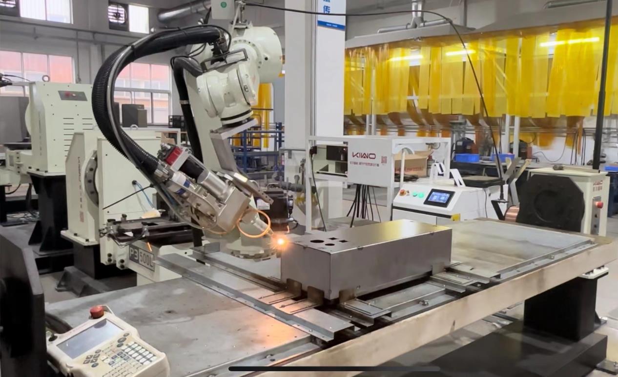 Quels sont les avantages du soudage robotisé dans le domaine de la tôlerie ?  What are the advantages of robotic welding in the field of sheet metal processing?